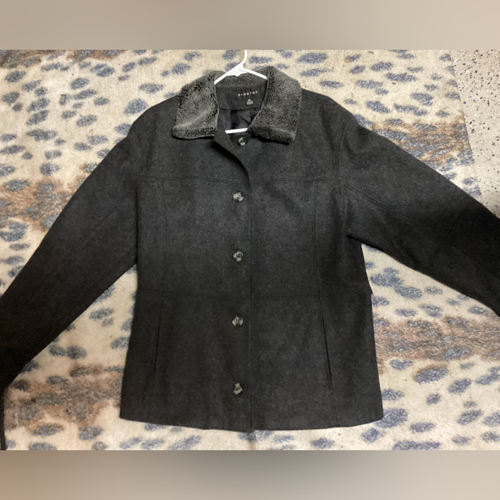 BRAETAN MENS COAT.